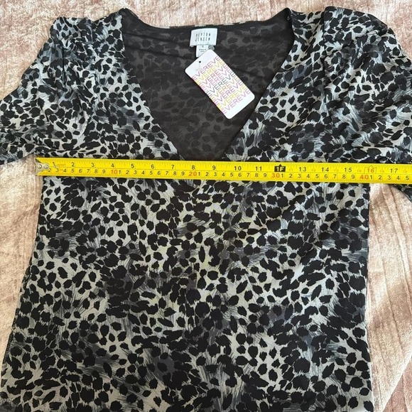 Peyton Jensen Mesh Leopard Print Long Sleeve V Neck Top Size S - Picture 8 of 8
